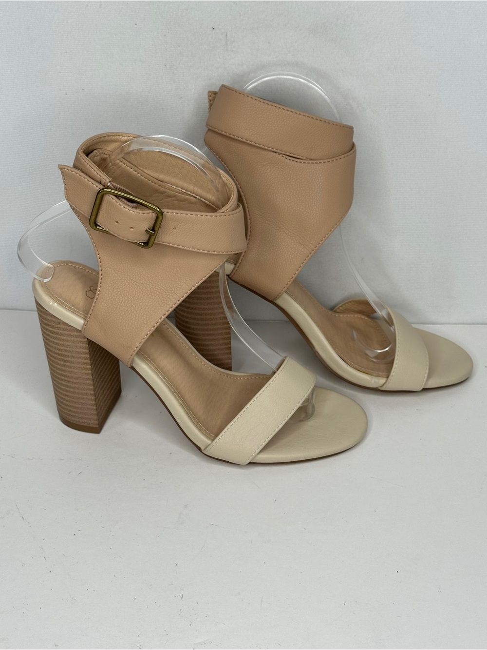 Oasis Society Scarlet NWOT Ankle Cuff Sandal 2 Tone Neutral‎ Beige Sz 6.5